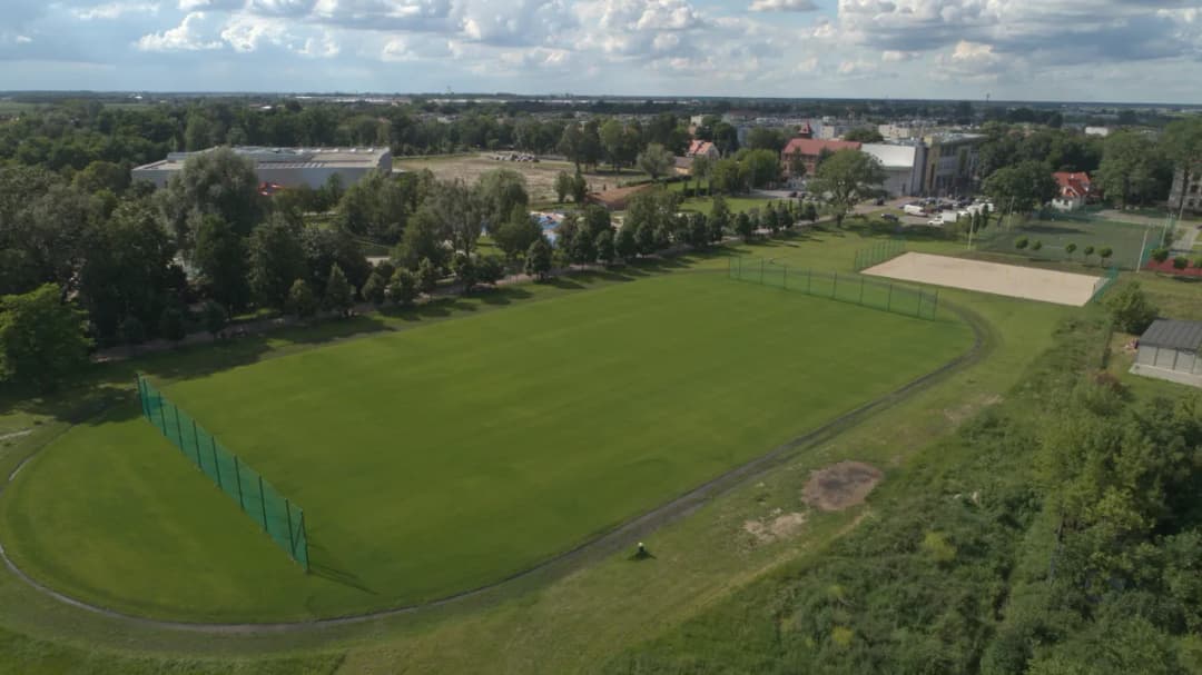 Ile metrów ma bieżnia wokół boiska szkolnego? Zaskakujące fakty!