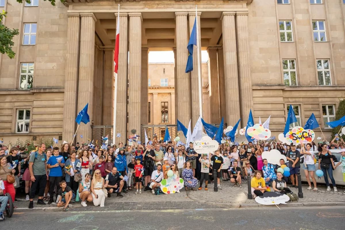 Czy szkoła w chmurze jest dobra? Odkryj wady i zalety tej formy edukacji