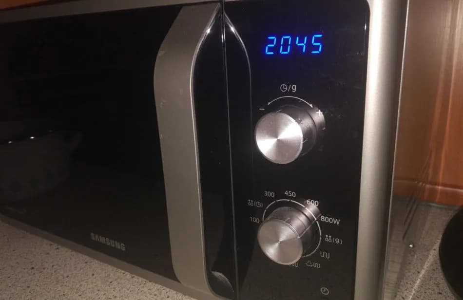 Kto wynalazł mikrofale? Odkryj tajemnice Percy'ego Spencera