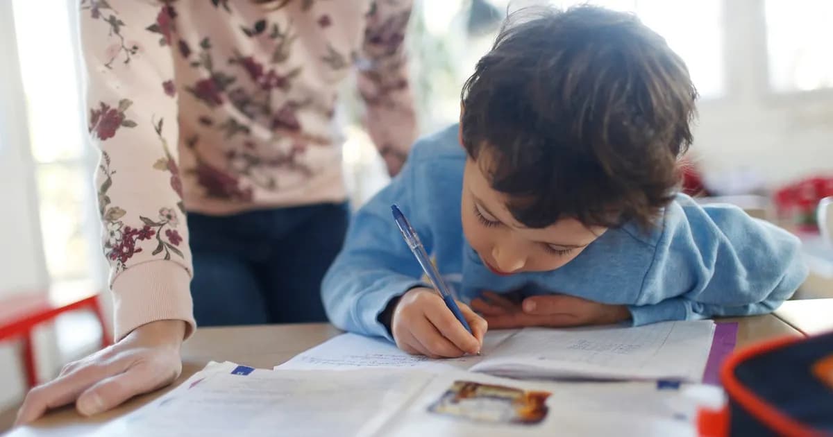 Zeszyt do historii w kratkę czy w linię – co wybrać dla lepszych notatek?