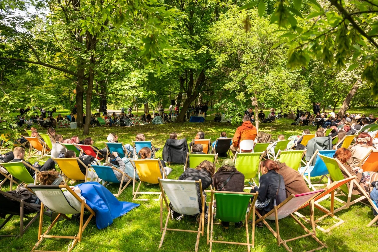 Szkoła w chmurze dla kogo? Odkryj, czy to rozwiązanie dla Ciebie