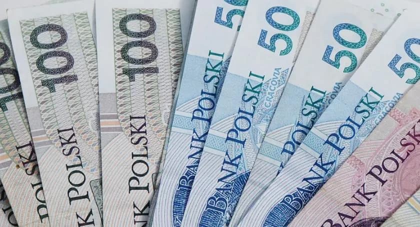 Ile naprawdę zarabia nauczyciel biologii w Polsce? Sprawdź fakty!