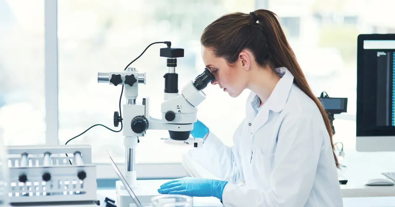 Kiedy odkryto wirusy? Kluczowe momenty i naukowcy w historii